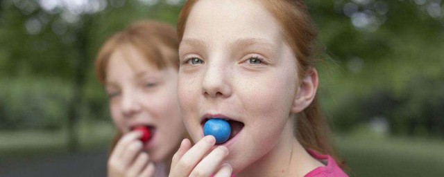 小孩吞瞭口香糖怎麼辦 會有什麼危害嗎