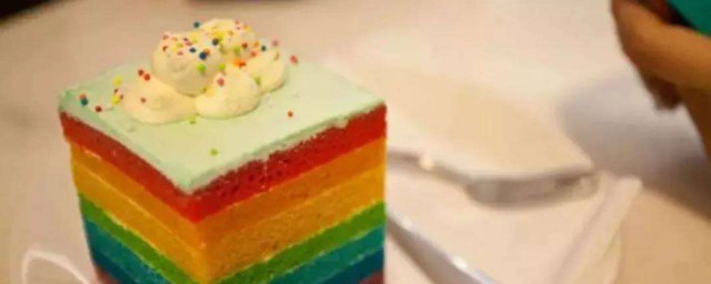 彩虹蛋糕如何做的 彩虹蛋糕的做法
