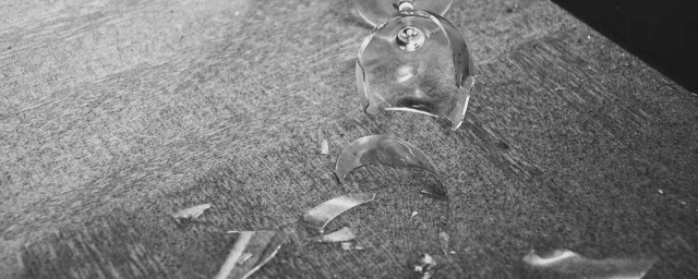 打碎玻璃瓶怎麼處理 打碎玻璃瓶處理方法