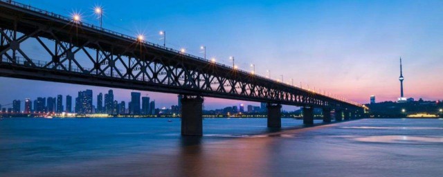 長江大橋什麼時候通車 什麼時候建成的