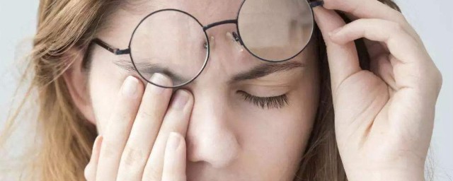 每天早上起來眼睛腫是什麼原因 可以怎麼改善
