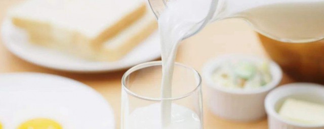 晚上睡前喝牛奶好嗎 睡前可以喝牛奶嗎