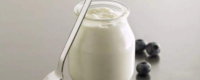 過期的酸奶能喝嗎 千萬不能喝過期酸奶