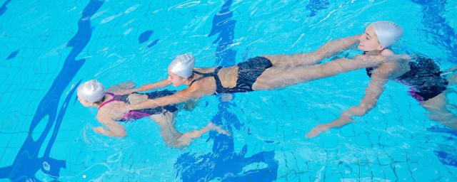 遊泳怎麼快速學會 怎樣學好遊泳技術