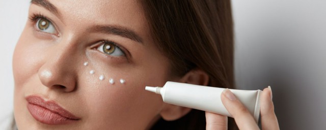使用眼霜的正確方法 每次用多少量合適