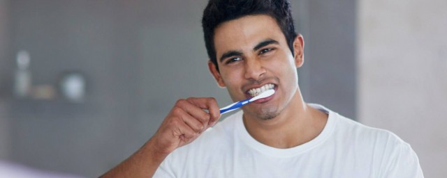 如何讓牙齒變白最簡單的方法 牙齒變白的小妙招