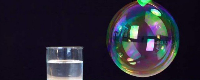 怎樣制作泡泡水才能吹很多泡泡 泡泡水的制作方法