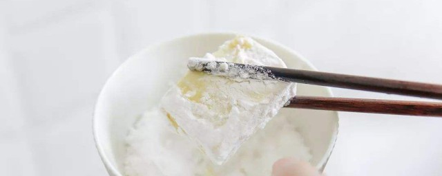 做豆腐怎樣加生粉和吸水淀粉 方法如下