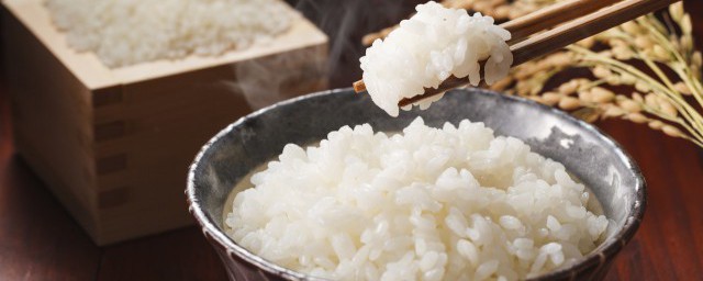 米飯夾生瞭怎麼弄熟 夾生的米飯有什麼辦法煮熟