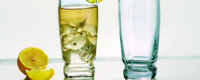 喝檸檬水有什麼作用與功效 一起來瞭解一下檸檬水的功效