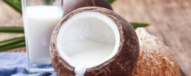 喝椰子汁有什麼好處 喝椰子汁好處是什麼