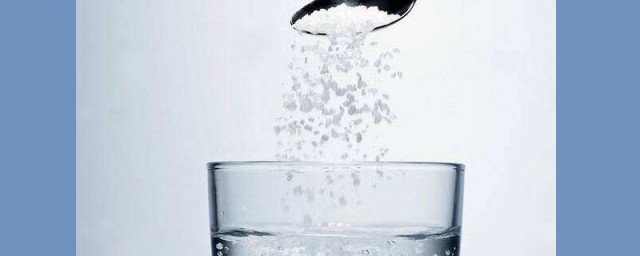 喝淡鹽水的正確方法 攝入量多少合適