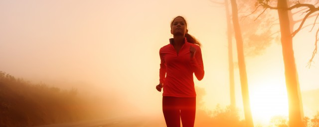 跑步是早上好還是晚上好 跑步鍛煉是在晚上好還是早上好