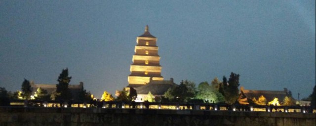 位於唐長安城大慈恩寺內的大雁塔是哪個城市的著名景點? 是哪個朝代搭建的呢