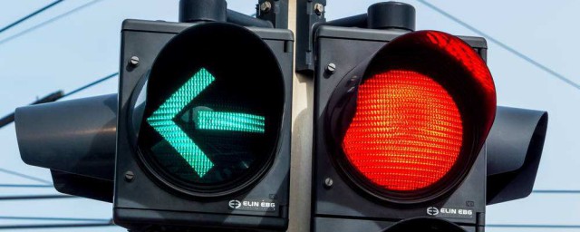 先有汽車還是先有紅綠燈 第一座交通信號燈啟用於什麼時候呢