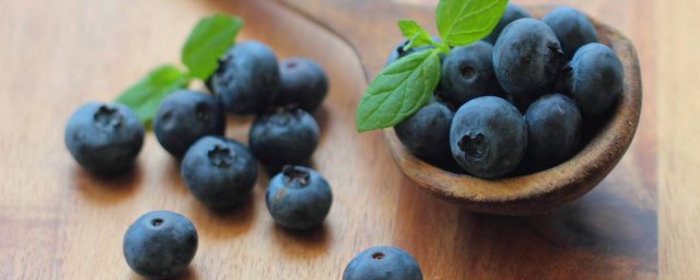 倉鼠可以吃什麼水果 香蕉黑莓和藍莓