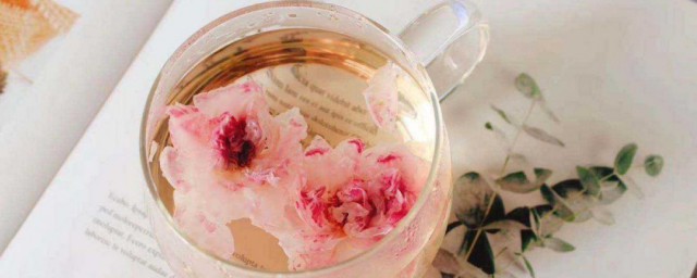 菊花和玫瑰花可以一起泡水喝嗎 菊花和玫瑰花泡水喝可以嗎