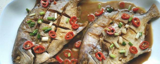 冷凍金鯧魚怎麼做好吃 傢常紅燒凍金鯧魚的做法