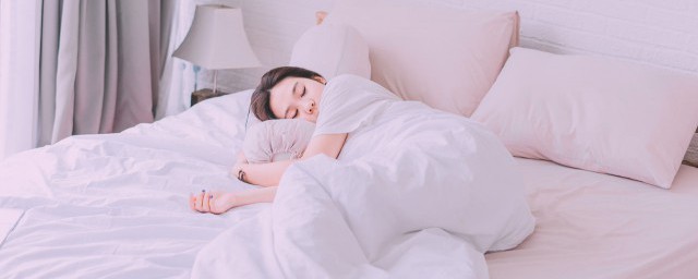 趴著睡會造成什麼後果 經常趴著睡覺的危害