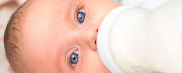 怎麼讓寶寶能喝奶粉 讓寶寶喝奶粉的小妙招