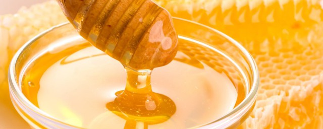 臉上抹蜂蜜有什麼功效 臉上抹蜂蜜的功效