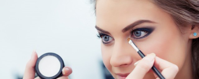 化眼妝的步驟 化眼妝的步驟介紹