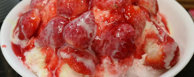草莓牛奶冰 做草莓牛奶冰的步驟