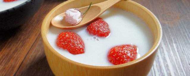 草莓牛奶汁做法 草莓牛奶汁用哪種牛奶