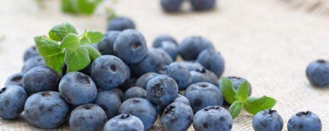 晚上吃藍莓有什麼好處 吃藍莓的好處盤點