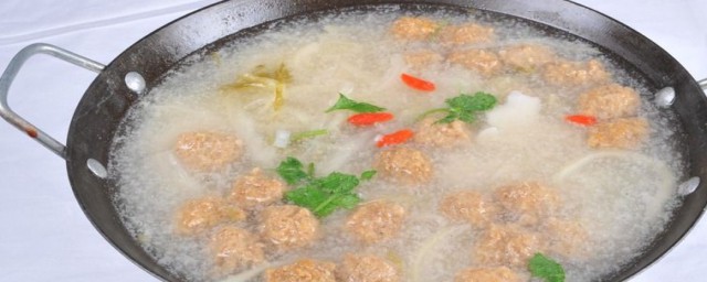 酸菜丸子湯的做法 酸菜丸子湯的做法簡述