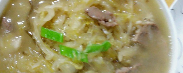 東北酸菜燉肉的做法 酸菜燉肉制作步驟