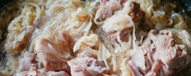 排骨燉酸菜的傢常做法 怎麼做排骨燉酸菜