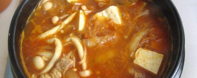 酸菜燉豆腐的傢常做法 做的時候加入什麼輔料