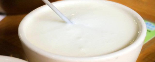 怎麼用牛奶做酸奶 食用酸奶的註意事項