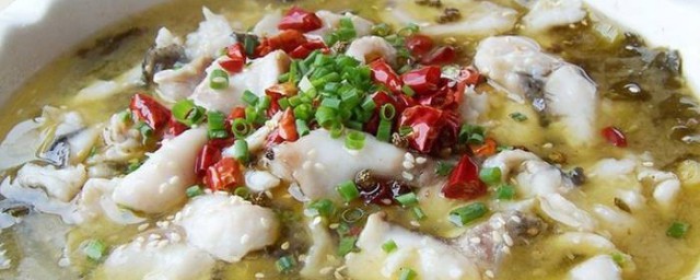 東北酸菜燉魚的做法 東北酸菜燉魚的做法介紹