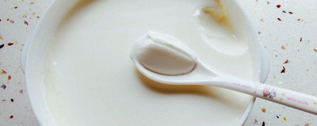 怎樣制做酸奶 喝酸奶有什麼好處