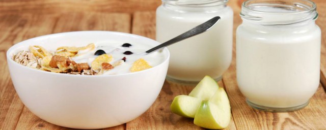 酸奶加蘋果的功效 減肥瘦身推動胃酸代謝
