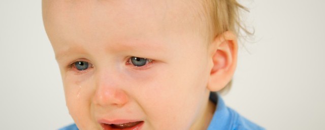孩子哭鬧應該怎麼哄 如何哄哭鬧的寶寶