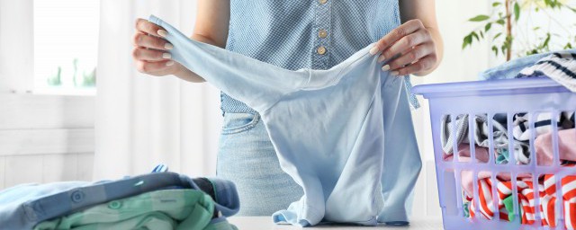 紗料衣服出汗有水印怎麼解決 真絲面料的衣物沾水後留下水印的樣子怎麼辦呢