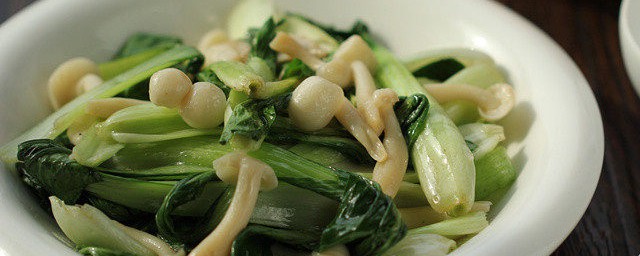 小白菜怎樣做好吃 白玉菇炒小白菜做法