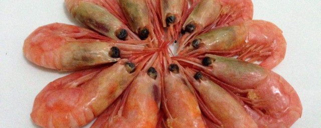 為什麼蝦蟹在煮的時候顏色會變紅 體內含有蝦青素