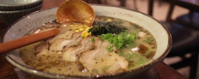 拉面骨頭湯怎麼做 怎樣制作日式拉面骨頭湯底
