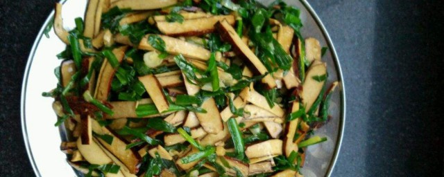 韭菜炒豆幹的做法 做的時候用到瞭什麼原料