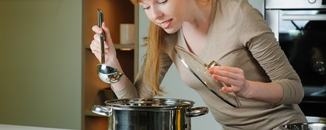 綠蘿卜絲湯的傢常做法 低卡料理蘿卜絲湯怎麼做