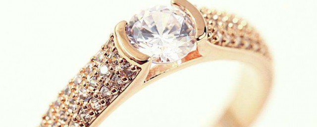 訂婚戒指和結婚戒指可以同時戴嗎 戒指簡介