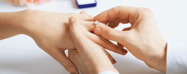 戒指怎麼戴分別是什麼寓意 戒指不同戴法的意義