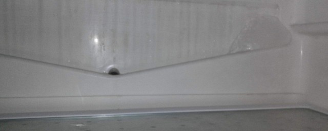 冰箱放水孔在哪裡 排水孔堵塞疏通方法