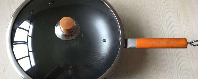 炒菜的鍋裡面起銹怎麼洗幹凈 怎樣去除鐵鍋上的鐵銹