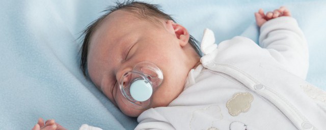 嬰兒什麼時候用枕頭 多大的嬰兒可以使用枕頭