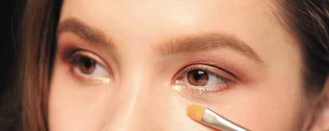 眼部彩妝步驟 眼部彩妝步驟有什麼